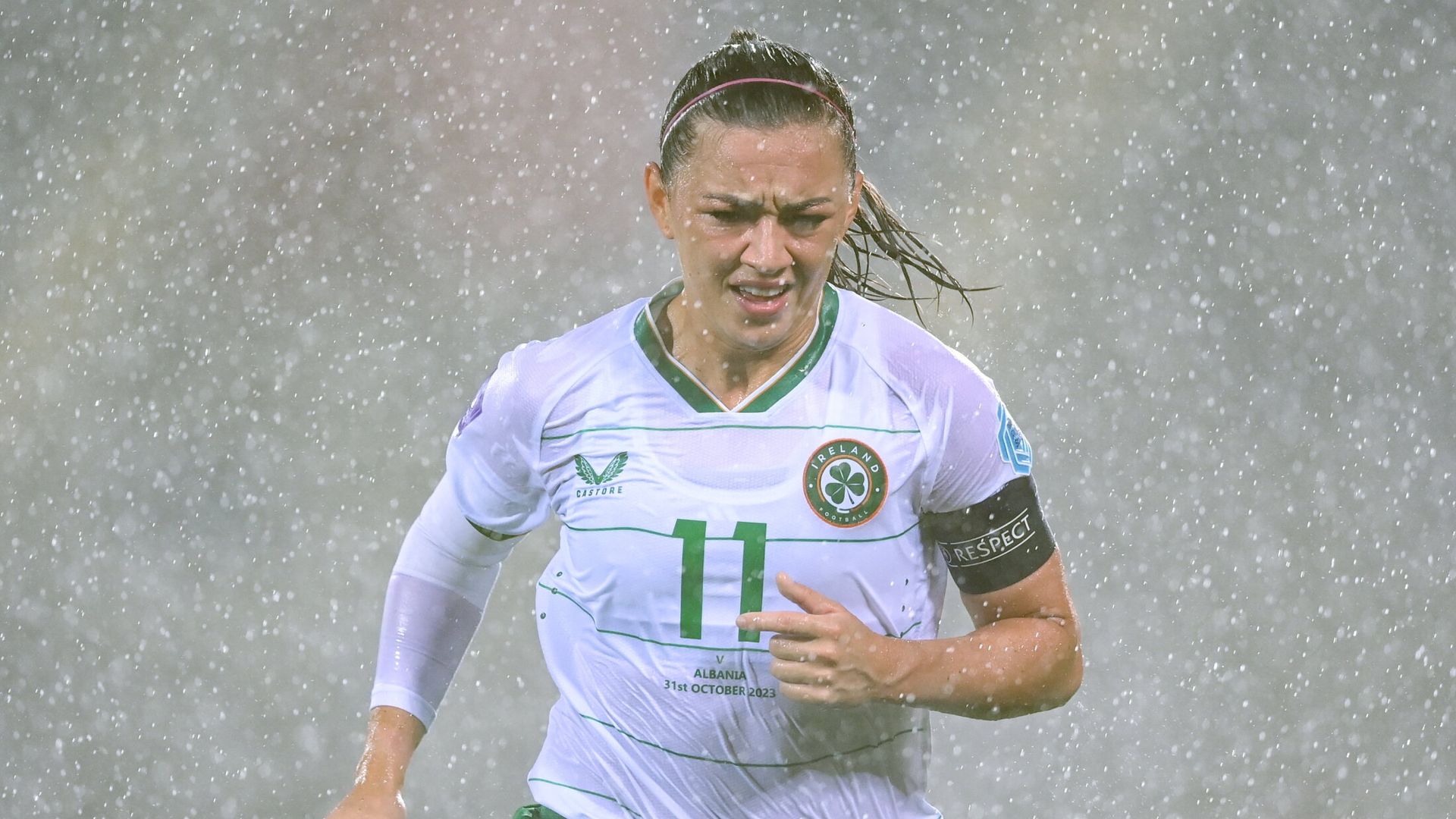 Ireland grab late win after waterlogged pitch delay; Wales suffer loss