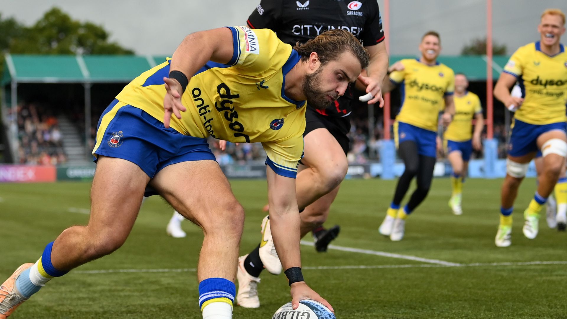 Bath down defending-champion Saracens to maintain winning start