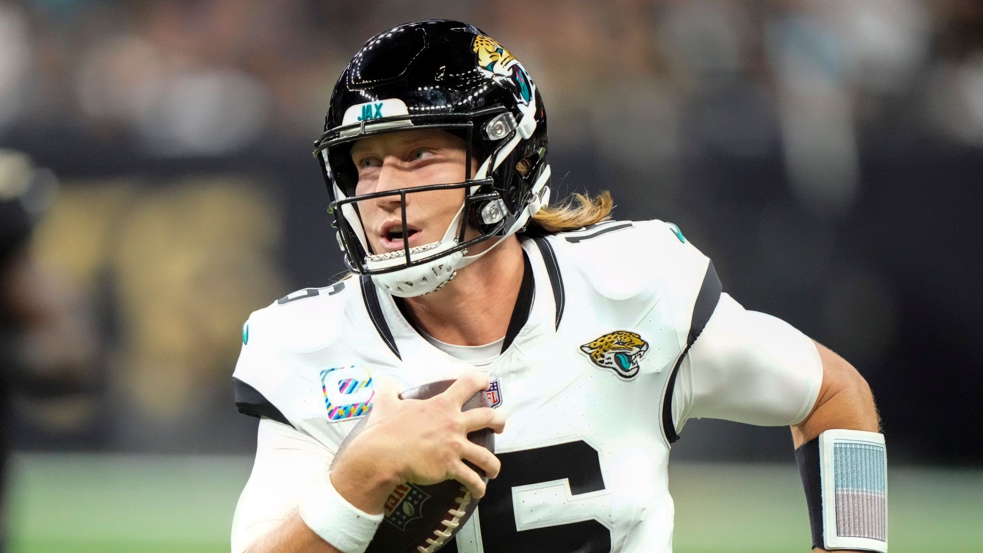 Lawrence throws late TD as Jags hold off Saints fightback