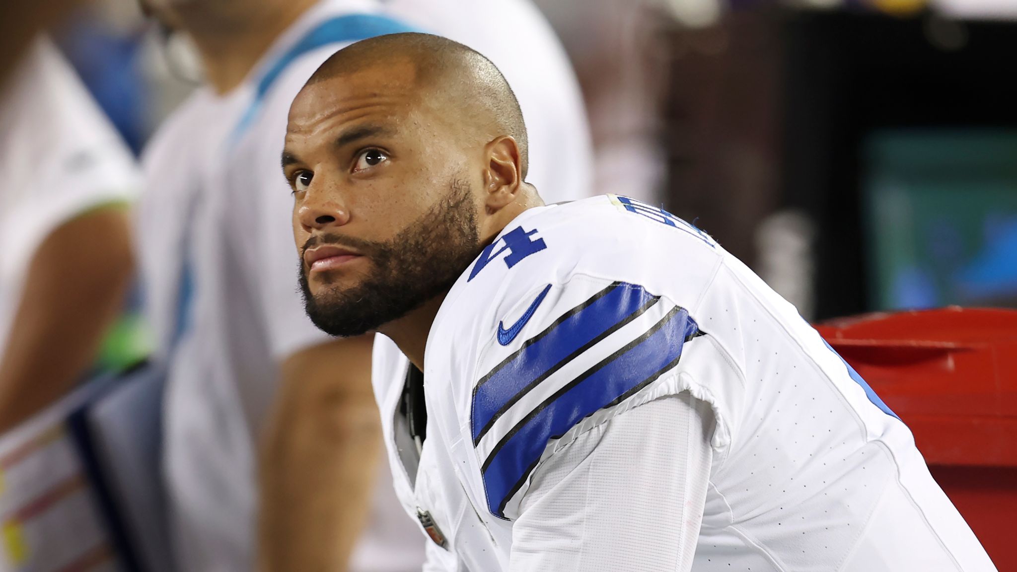 Dallas Cowboys' Dak Prescott throws ahead of 'Sunday Night Football'