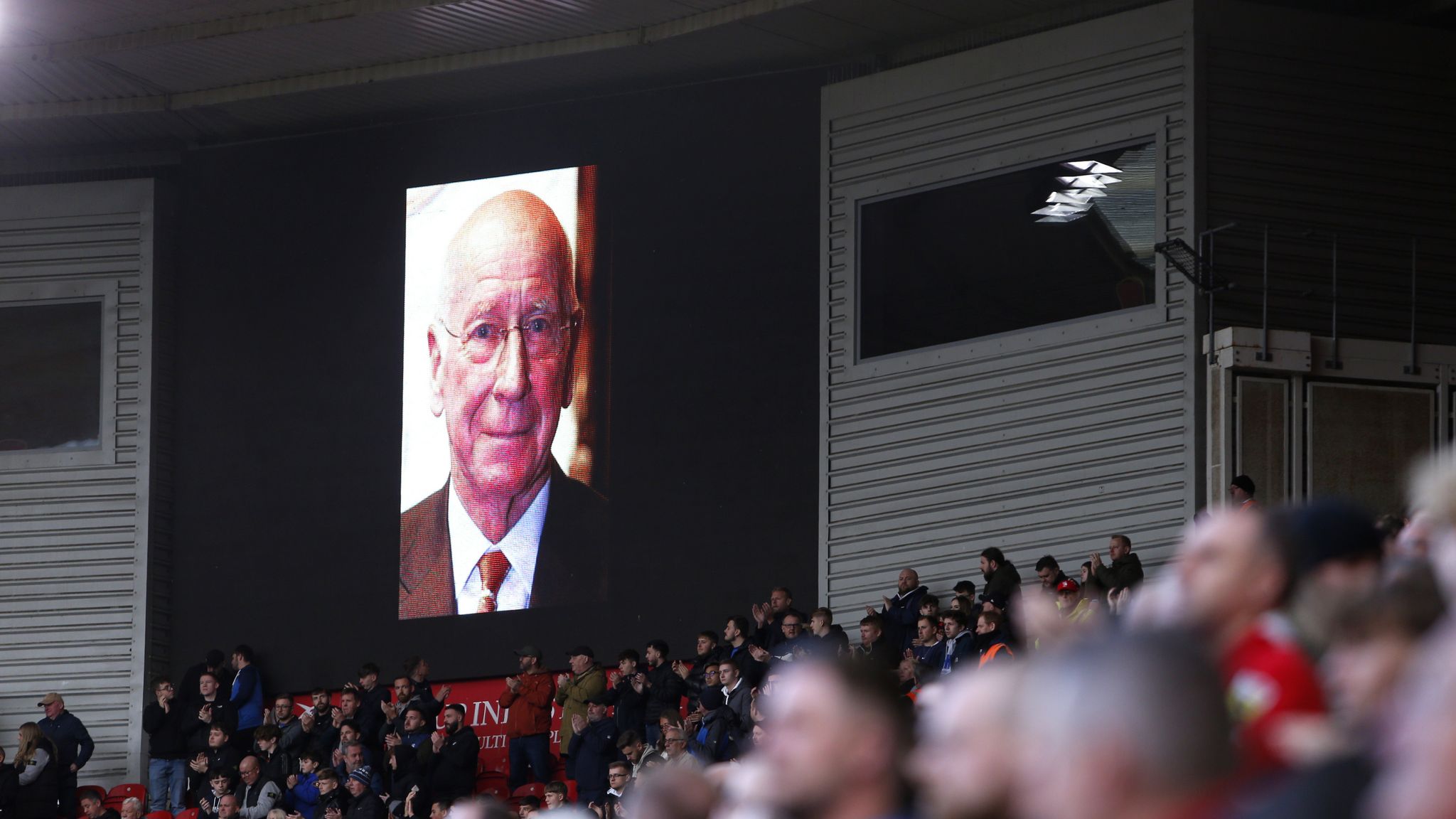 [Image: skysports-sir-bobby-charlton_6329901.jpg?20231021173051]