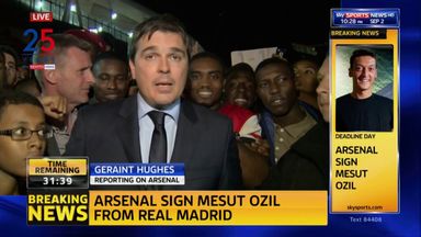 'There were hundreds of Arsenal fans!' | The Deadline Day of Mesut Ozil