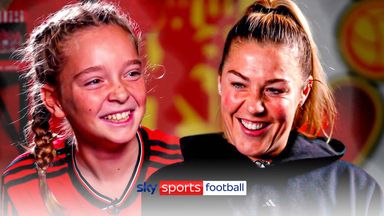 Which Manchester United player is the cleverest? | Mini-Mary interviews Mary Earps 