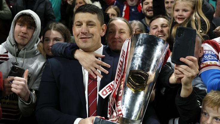 Wigan Warriors v Catalans Dragons - Betfred Super League - Final - Old Trafford
Wigan Warriors head coach Matt Peet poses with the trophy and the fans after the Betfred Super League final match at Old Trafford, Manchester. Picture date: Saturday October 14, 2023.