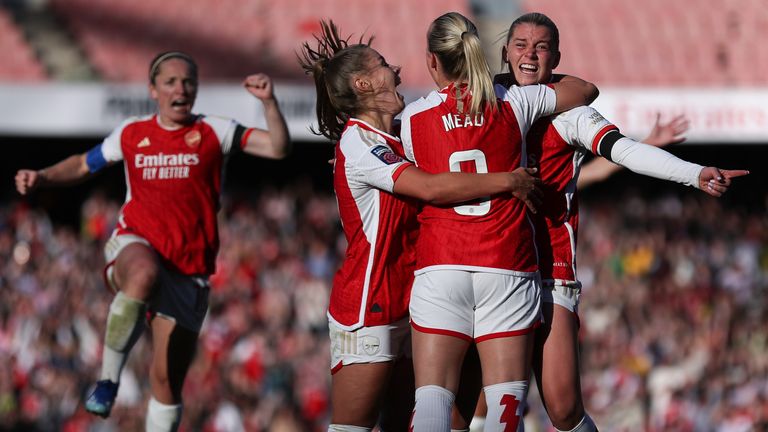Alessia Russo of Arsenal celebrates after scoring the winning goal with her team mates during the Barclays Women's Super League match between Arsenal FC and Aston Villa at Emirates Stadium on October 15, 2023 in London, England.