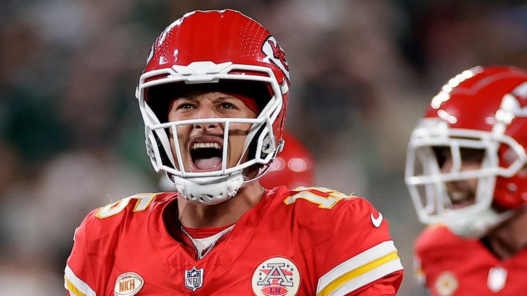 Kansas City Chiefs quarterback Patrick Mahomes becomes the fastest quarterback to reach 200 touchdown passes on a 34-yard strike to tight end Noah Gray against the New York Jets.