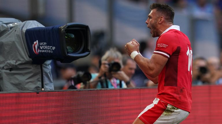 Dan Biggar celebrates opening try