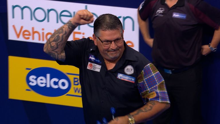 Gary Anderson overcame Jose de Sousa in a deciding leg as he progressed to the second round at the World Grand Prix.