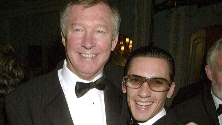 Dettori embraces former Manchester United manager Sir Alex Ferguson 