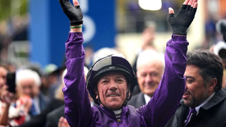 Frankie Dettori takes in the love from the Ascot crowd one last time