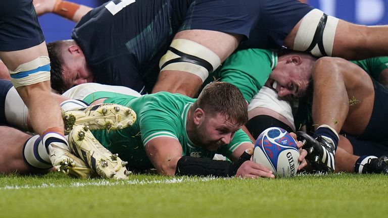 Second row Iain Henderson stretched to score Ireland's third try on 32 minutes 
