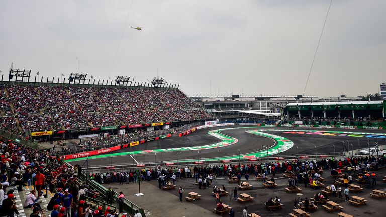 General view of the Hermanos Rodriguez circuit in Mexico City on October 27, 2018 taken during the qualifying session of the F1 Mexico Grand Prix, on October 27, 2018. - Daniel Ricciardo upstaged his Red Bull team-mate Max Verstappen with a dazzling record lap in the final seconds of Saturday&#39;s thrilling qualifying shootout for the Mexican Grand Prix, as the title-chasing Lewis Hamilton took third. 