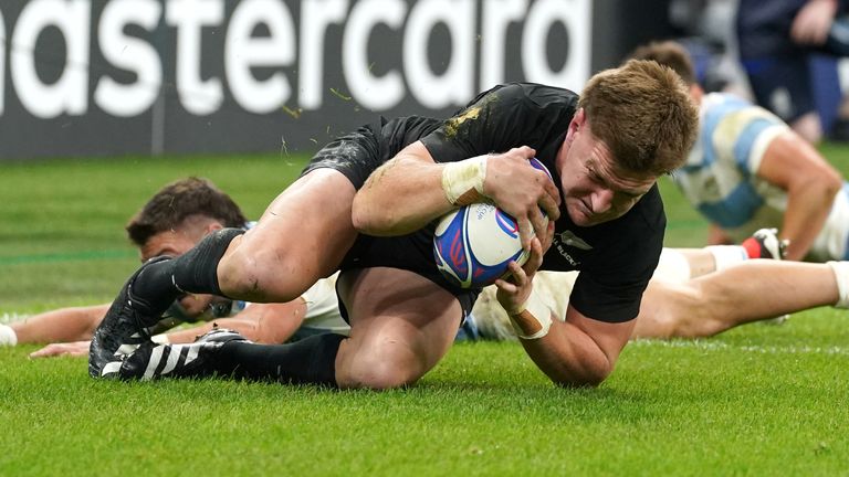 Jordie Barrett put New Zealand in control with their second try in the first half 