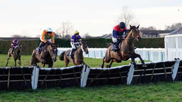 Lily Glitters wins at Hereford under Tom O&#39;Brien