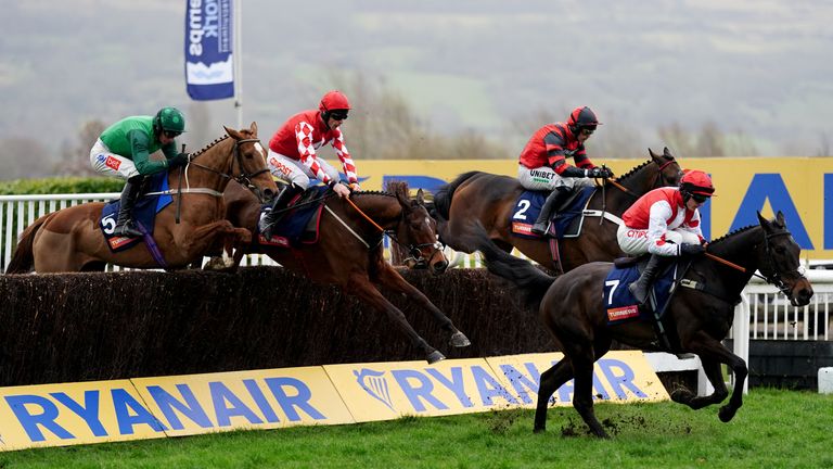 Notlongtillmay leads the way in the Turners&#39; Novices&#39; Chase