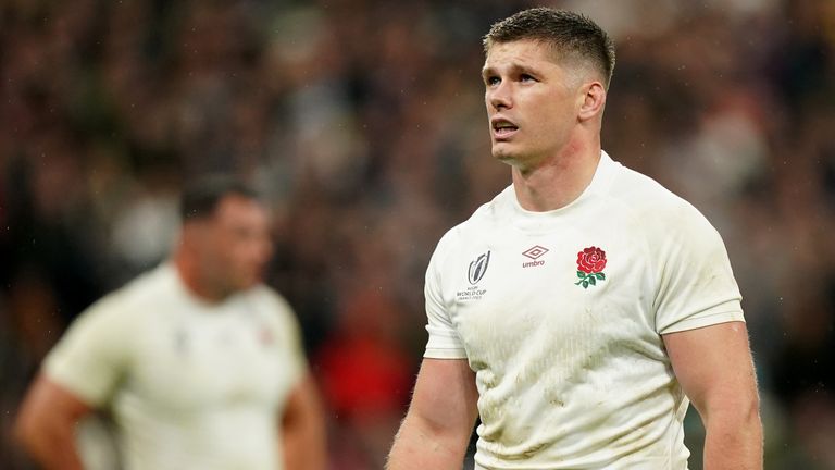 Owen Farrell จากอังกฤษ (ขวา) ดูหดหู่ในระหว่างการแข่งขัน Rugby World Cup รอบรองชนะเลิศกับแอฟริกาใต้