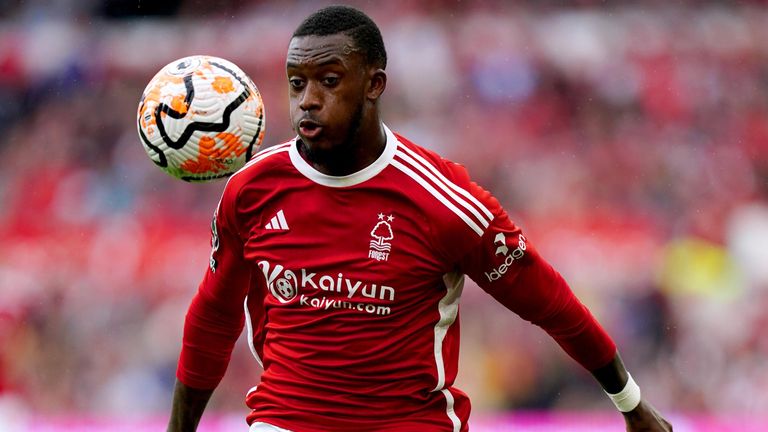 Callum Hudson-Odoi controls the ball against Brentford