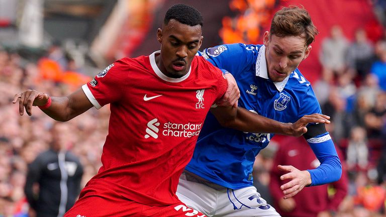 Liverpool's Ryan Gravenberch and Everton;s James Garner (right) battle for the ball