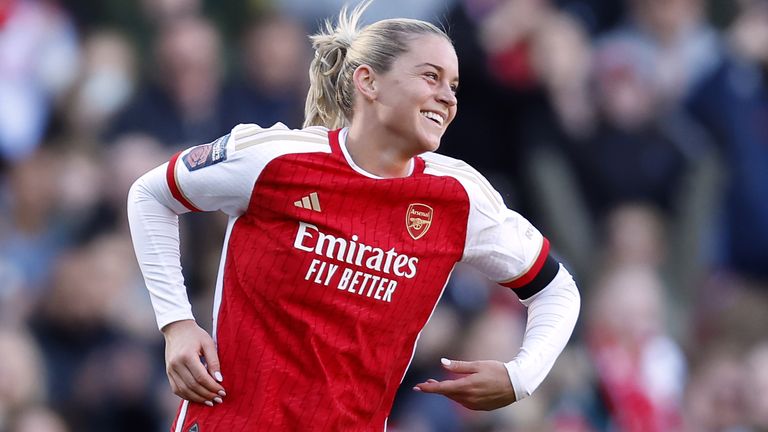 Alessia Russo celebrates after scoring an injury-time winner for Arsenal against Aston Villa