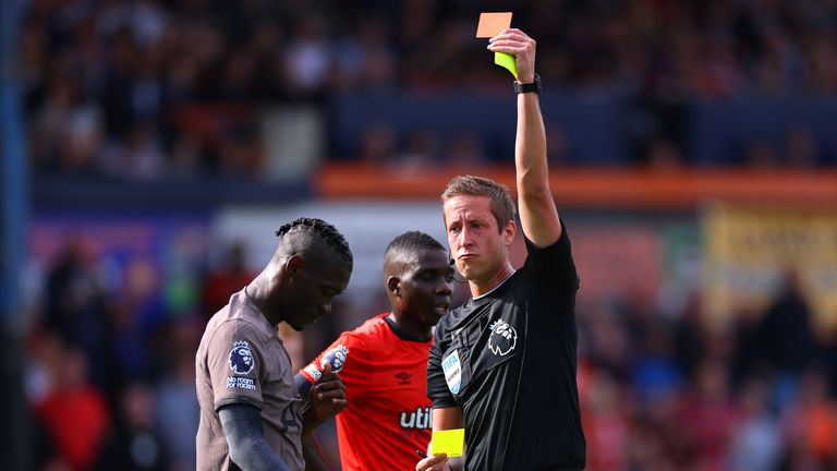 Referee John Brooks shows a red card to Yves Bissouma