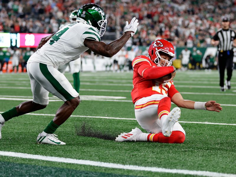 Chiefs beat Jets 23-20 with Swift, Rodgers watching