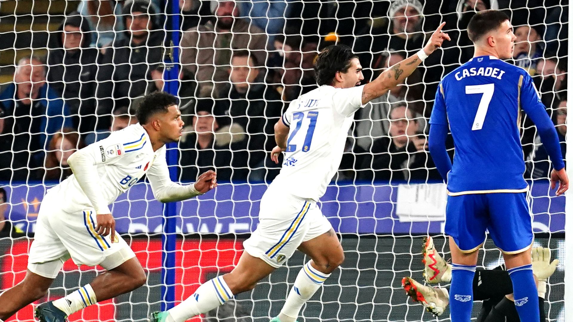 Stubborn Leeds prevent leaders Leicester opening eight-point gap