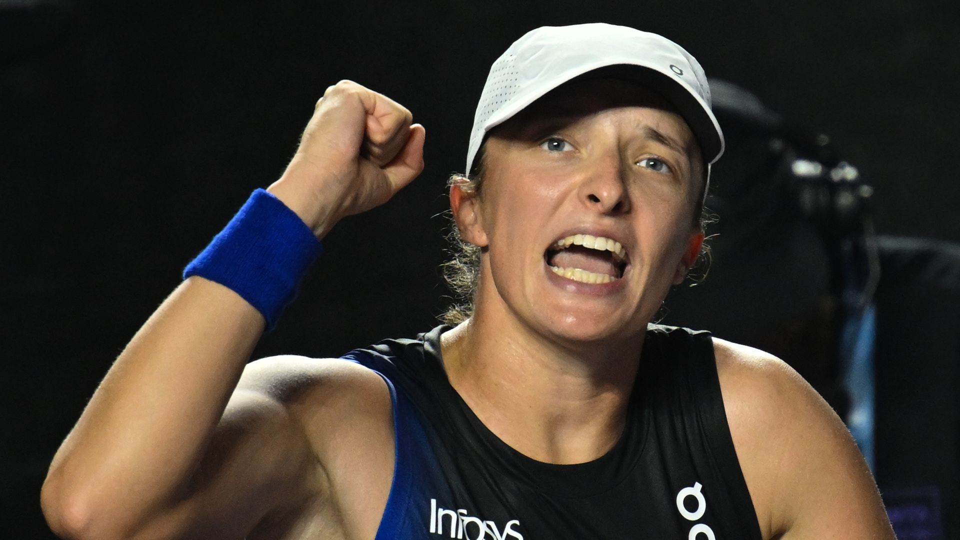 Swiatek, Gauff advance to semis at WTA Finals in Cancun