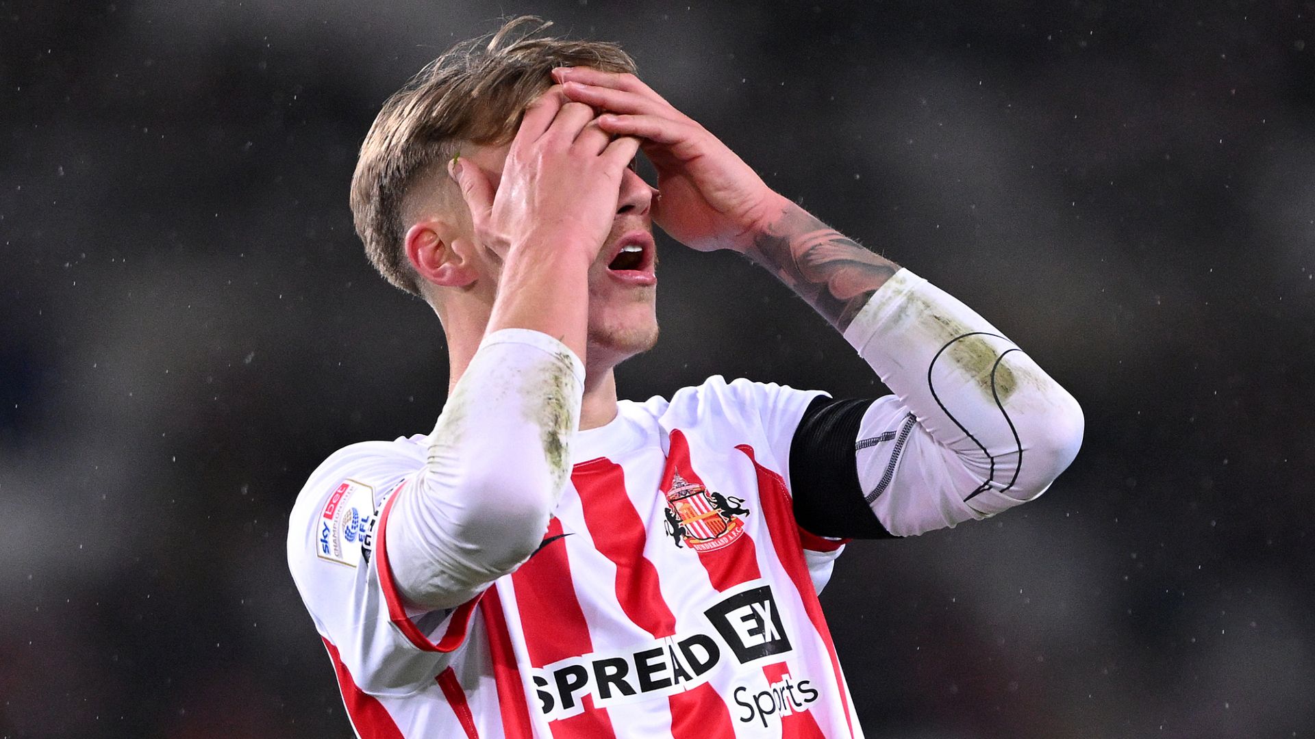 Sunderland slip to home defeat to Huddersfield