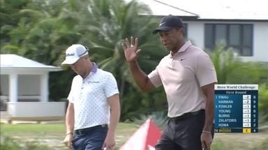 'Just perfect' | Woods sinks 30-foot putt to go within one of the lead