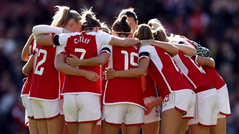 Arsenal players have a team huddle during the Barclays Women&#39;s Super League match at the Emirates Stadium, London. Picture date: Sunday October 15, 2023.