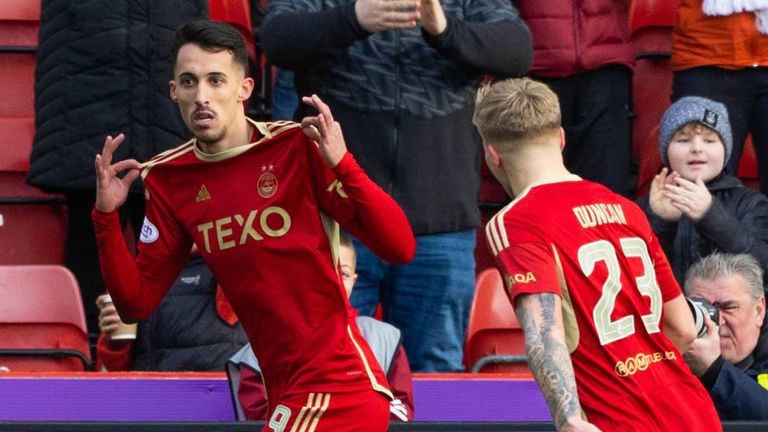 Aberdeen&#39;s Bojan Miovski celebrates after making it 1-0 during a cinch Premiership match between Aberdeen and Rangers at Pittodrie Stadium, on November 26, 2023, in Aberdeen, Scotland. (Photo by Craig Williamson / SNS Group)