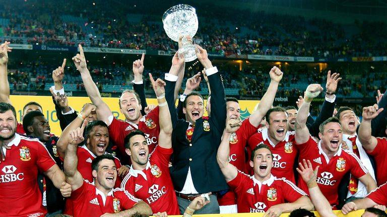 Kapten Sam Warburton memimpin perayaan saat Lions merayakan kemenangan seri mereka atas Australia