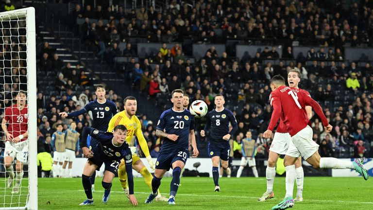 GLASGOW, SCOTLAND - NOVEMBER 19: Norway's Mohamed Elyounoussi scores to make it 3-3 during a UEFA Euro 2024 Qualifier between Scotland and Norway at Hampden Park, on November 19, 2023, in Glasgow, Scotland. (Photo by Paul Devlin / SNS Group)