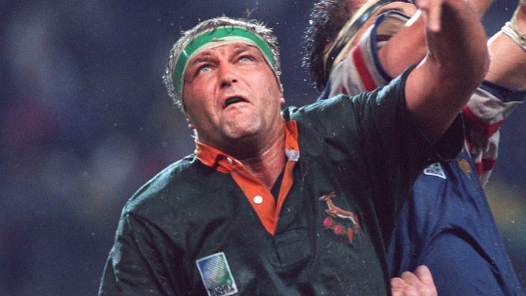 Rugby World Cup 1995, South Africa v France, Hannes Strydom competes in the lineout