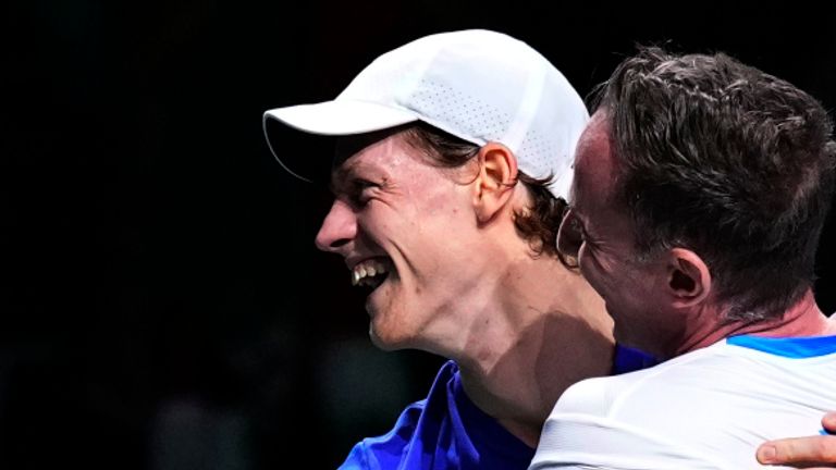 Jannik Sinner of Italy, left, celebrates after defeating Alex de Minaur of Australia in Match 2 during a Davis Cup final tennis match between Australia and Italy in Malaga, Spain, Sunday, Nov. 26, 2023. Italy are the David Cup winners. (AP Photo/Manu Fernandez)