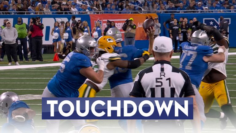 The Packers force the Jared Goff fumble and run in their third touchdown of the game. 