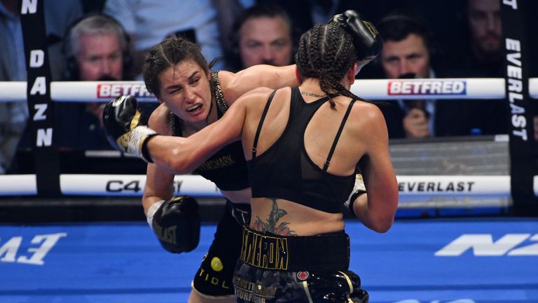 Dublin, Ireland - November 25: Katie Taylor v Chantelle Cameron, Undisputed Super-Lightweight World Title Fight..25 November 2023.Picture By Matthew Pover Matchroom Boxing.