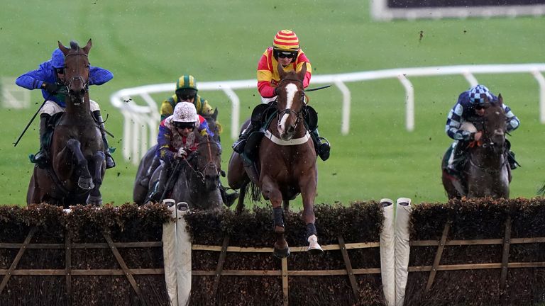Lookaway in winning action at Cheltenham