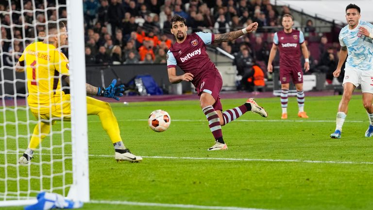 West Ham's Lucas Paqueta, centre, scores the opening goal past Olympiacos' goalkeeper Alexandros Paschalakis during the Europa League Group A soccer match between West Ham United and Olympiacos at the London stadium in London, Thursday, Nov. 9, 2023. (AP Photo/Kirsty Wigglesworth)