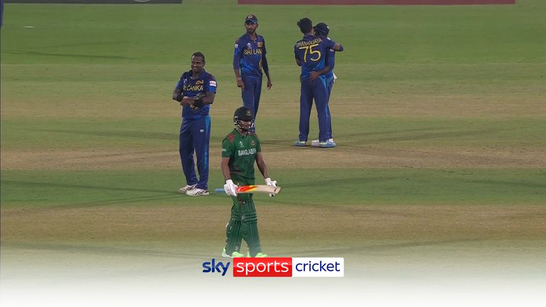 &#39;It&#39;s time to go!&#39; | Angelo Mathews finds breakthrough wicket!