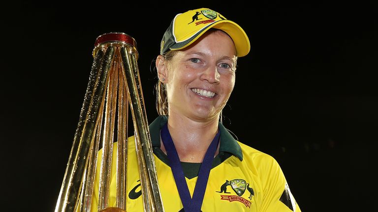 Australia&#39;s Meg Lanning with the Womens Ashes trophy after the Ashes T20 match at Bristol County Ground in 2019 (PA Images)