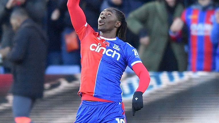 Eberechi Eze points skywards after scoring Crystal Palace&#39;s equaliser from the penalty spot