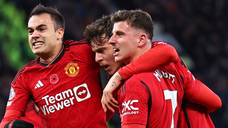 Victor Lindelof is mobbed by his team-mates after scoring Manchester United&#39;s opening goal against Luton