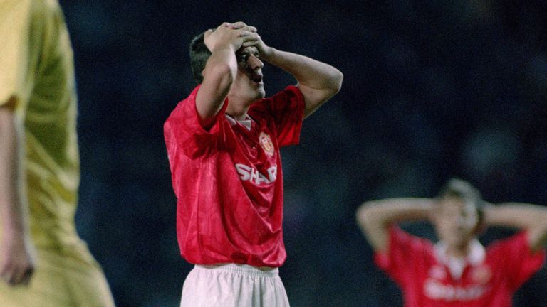 Roy Keane with his head in his hands during Manchester United's first-leg draw against Galatasaray