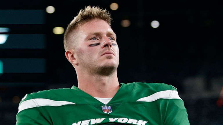 New York Jets quarterback Tim Boyle (7) in action against the Tampa Bay Buccaneers during an NFL pre-season football game Saturday, Aug. 19, 2022, in East Rutherford, NJ. (AP Photo/Rich Schultz)