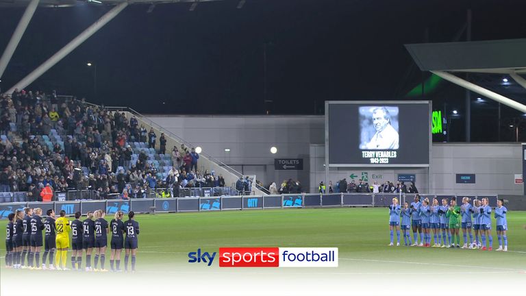 Manchester City and Tottenham paid tribute to former Spurs manager Terry Venables after he passed away hours before their match in the WSL.