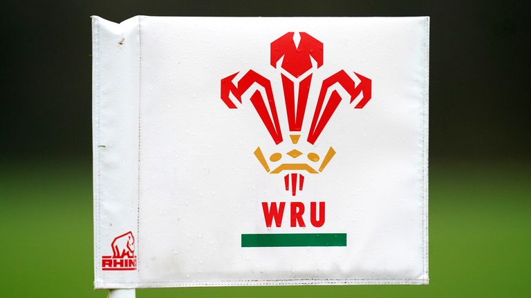 มุมมองทั่วไปของธงมุมธงที่มีโลโก้ Welsh Rugby Union ในระหว่างการฝึกซ้อมที่ Vale Resort, Hensol