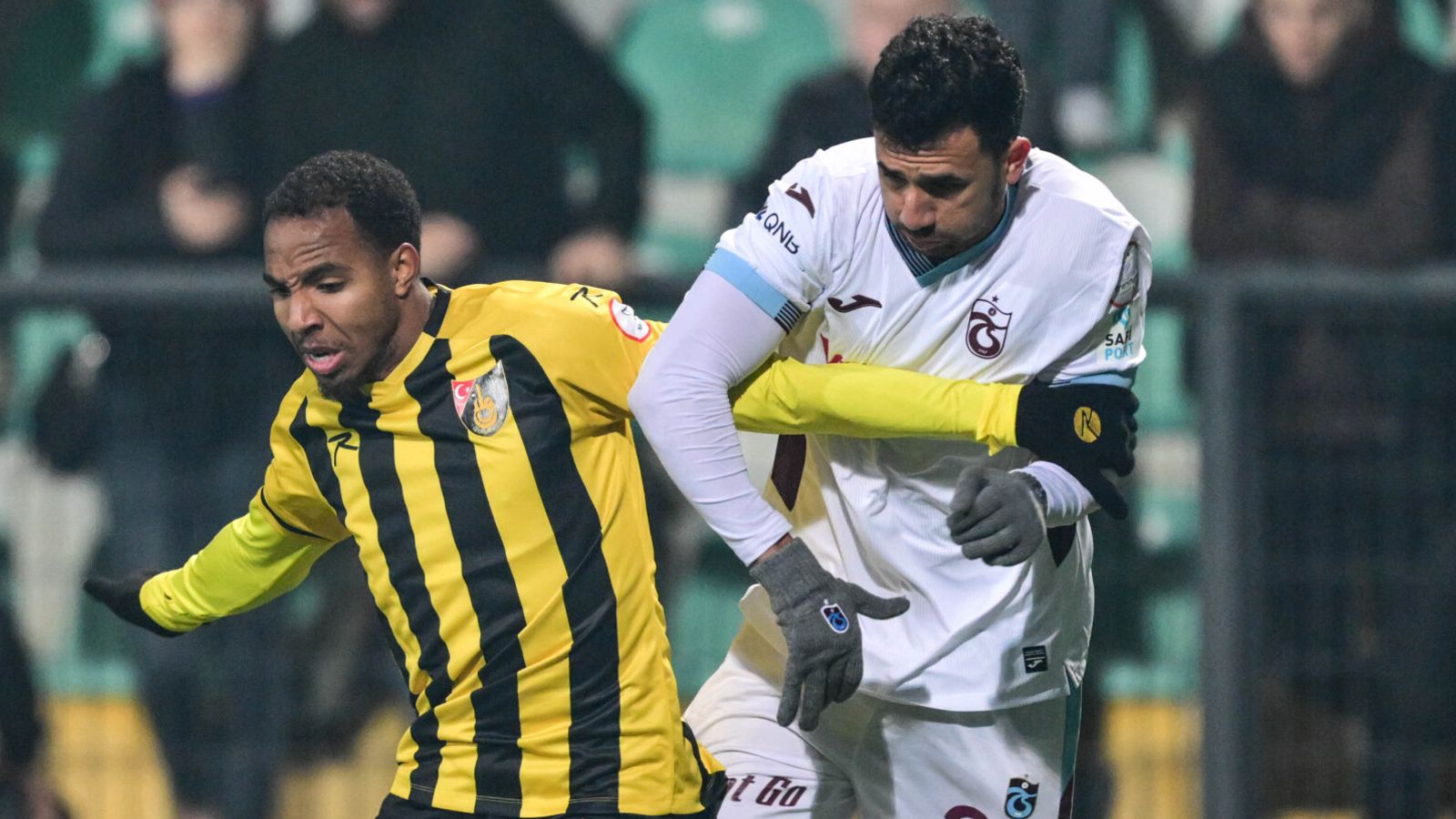 İstanbulspor başkanının penaltı almamayı protesto etmek için takımı saha dışına çağırmasıyla Türkiye Süper Lig tartışması yeniden başladı |  Futbol Haberleri
