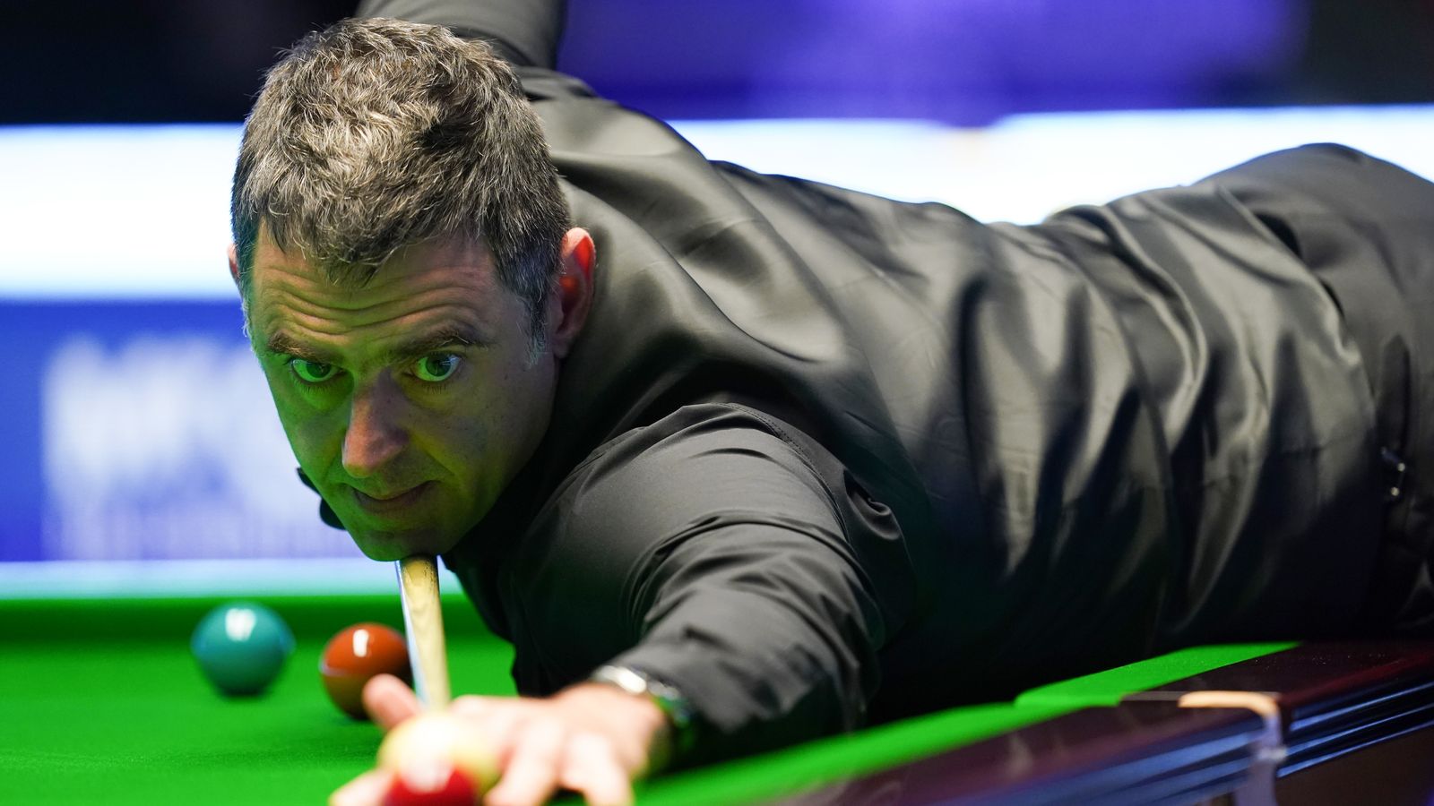 Ronnie O'Sullivan fights back for the World Grand Prix title with a 10-7 victory over Judd Trump |  Snooker News