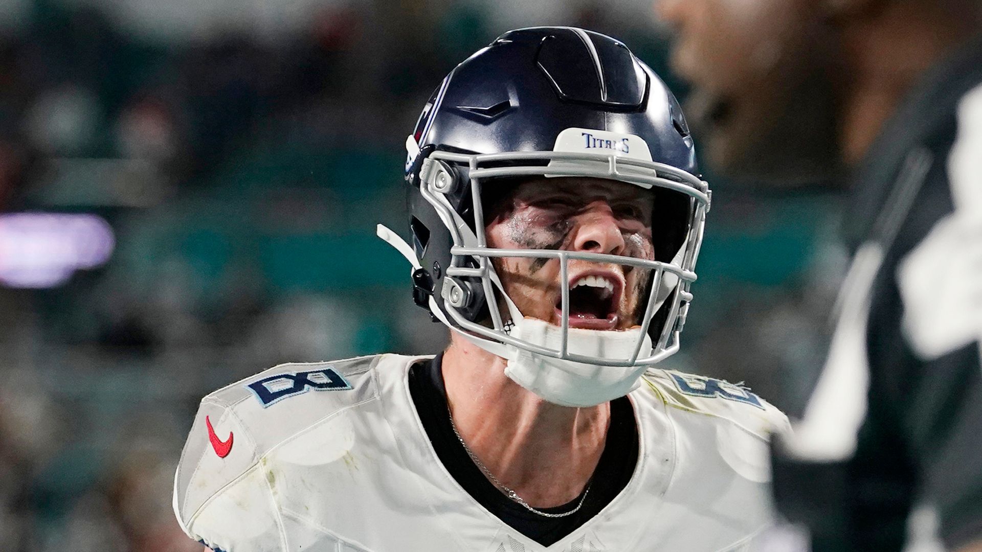 Levis strikes late as Titans stun Dolphins after Hill injury